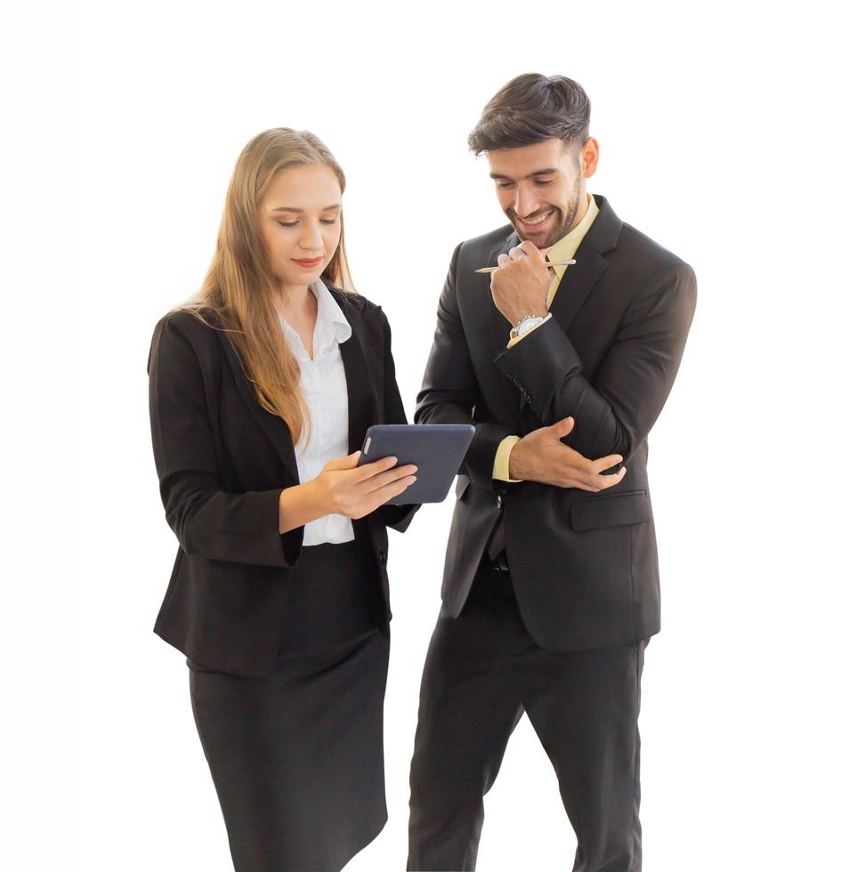 dos hombres y mujeres de negocios de pie reunidos foto