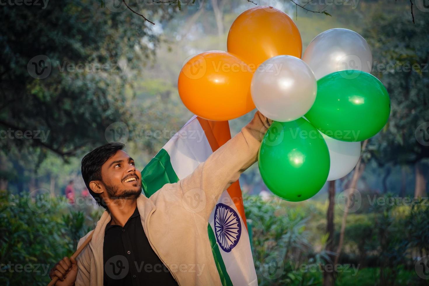 imagen del día de la república india, 26 de enero. imagen del día de la independencia india con globos coloridos en colores de la bandera india foto