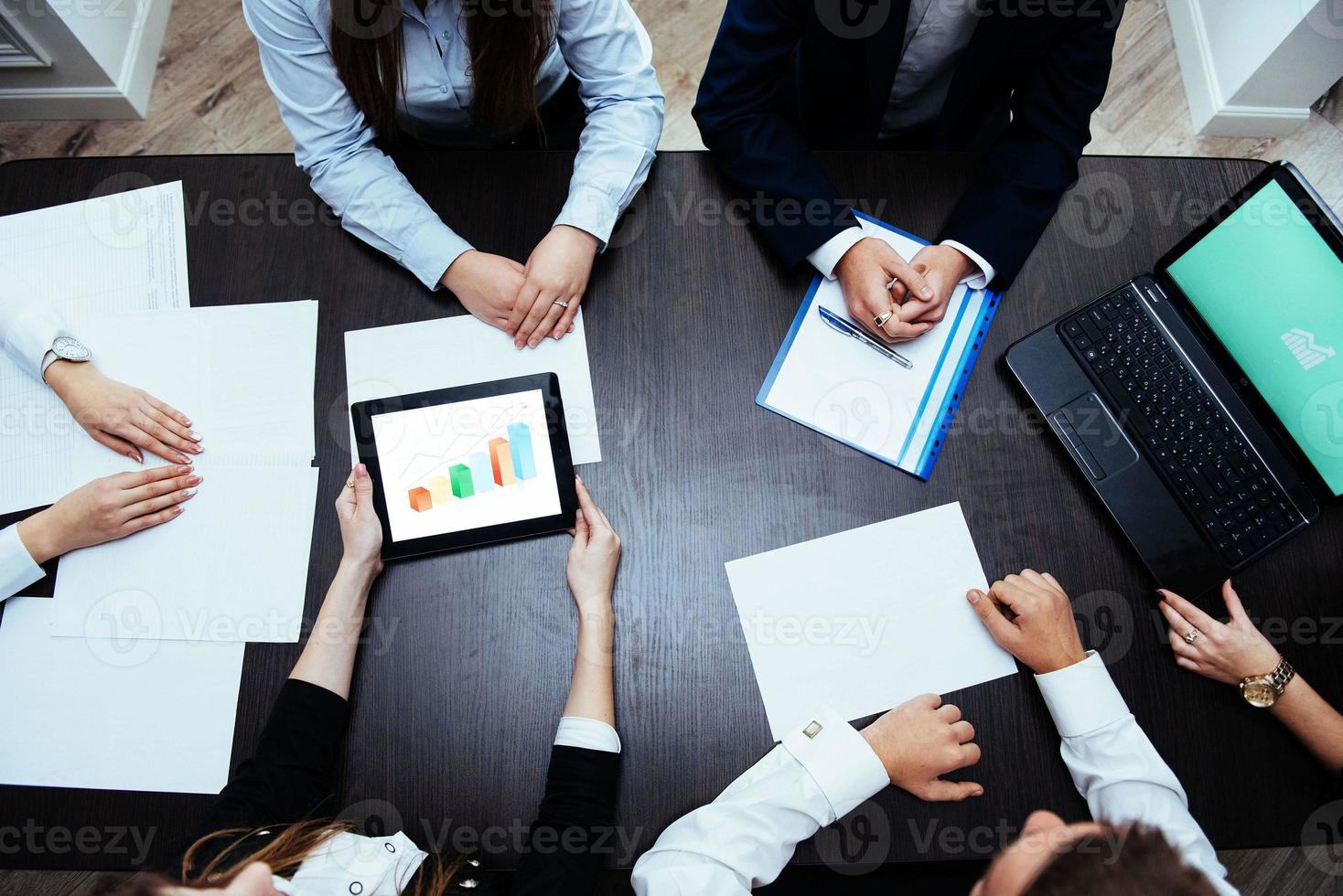 Using the computer digital students during the task photo