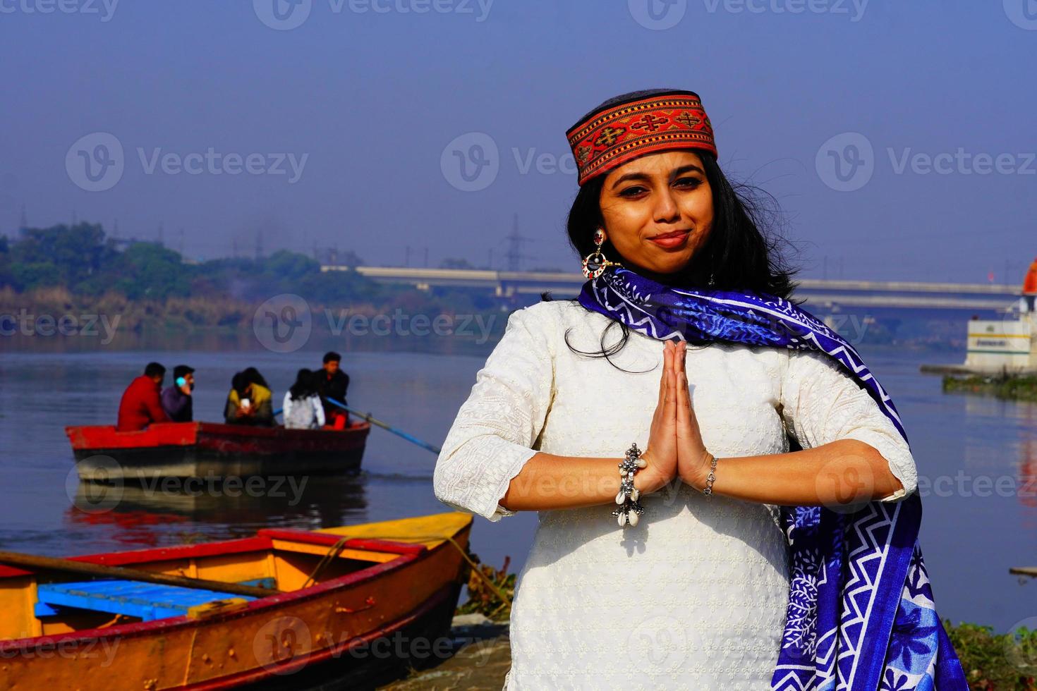 himachal hermosas mujeres con vestimenta tradicional o custome de himachal pradesh foto