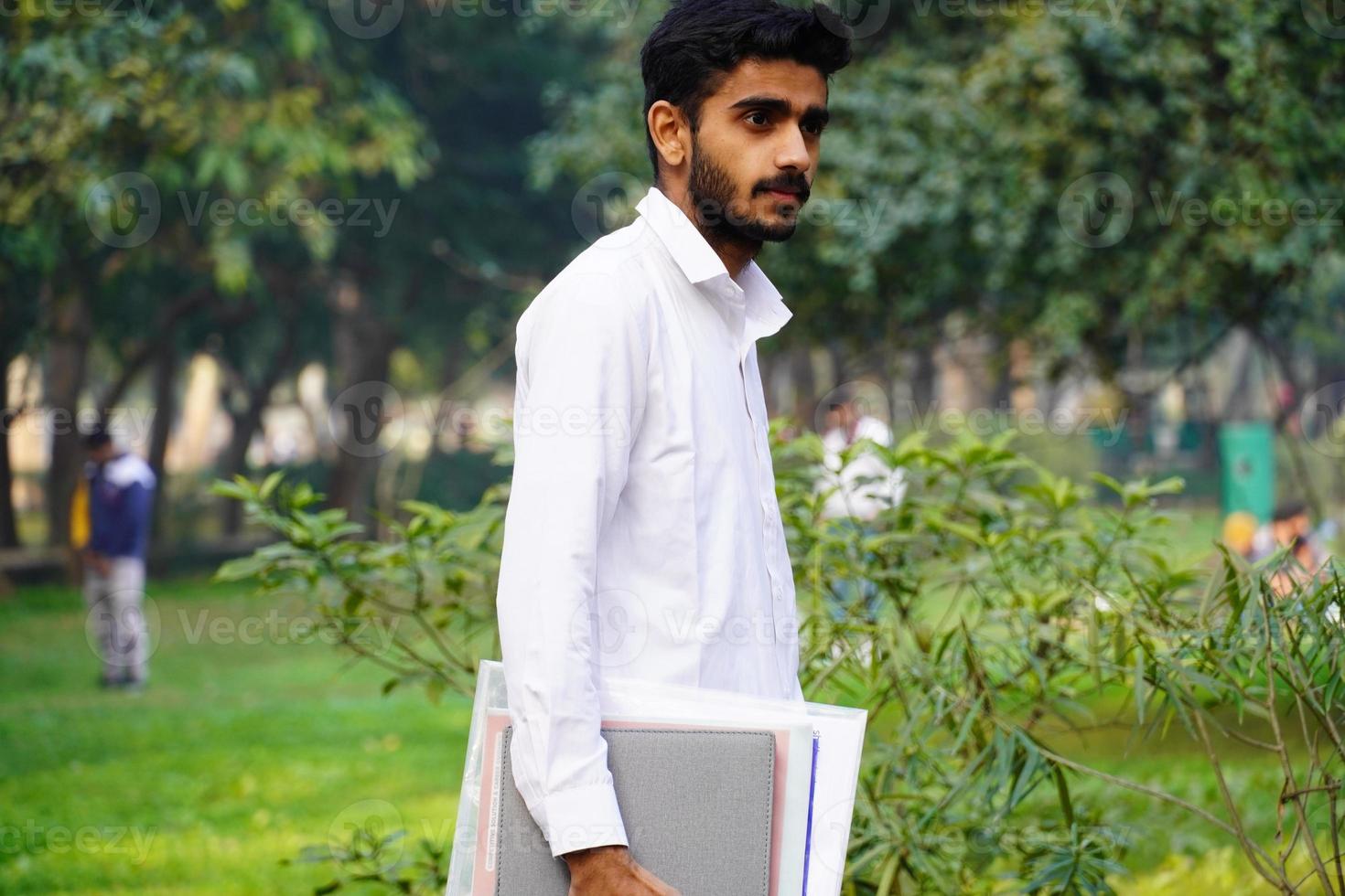estudiante universitario indio imágenes de alta definición foto