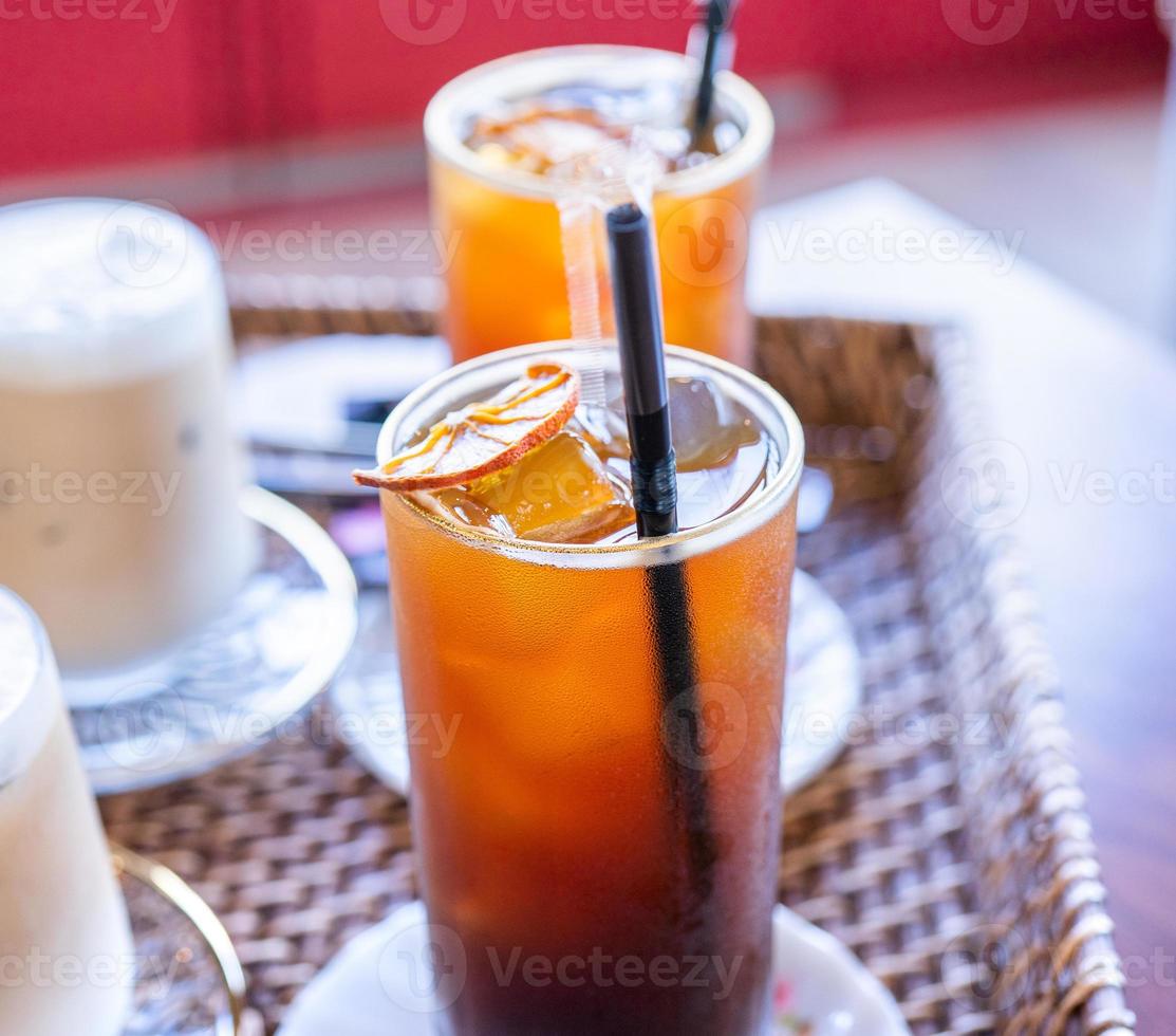 tiempo de café con amigos, tazas de bebida en la cafetería, concepto de fiesta, reunión feliz juntos en la cafetería, estilo de vida, espacio para copiar, vista superior, cerrar foto