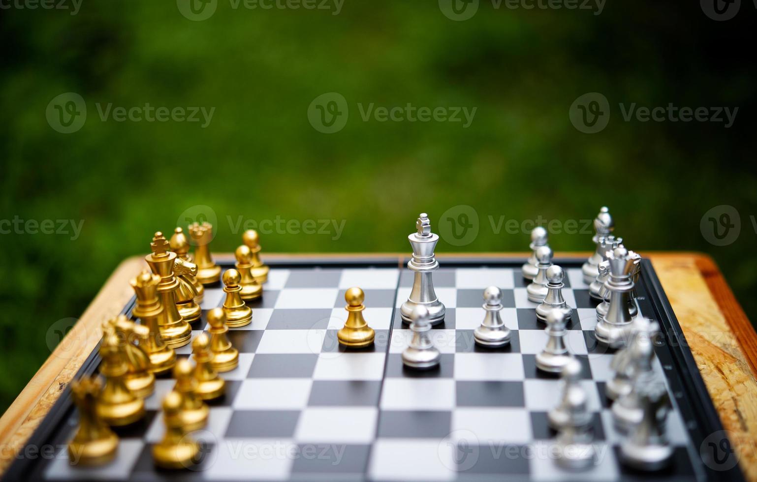 ajedrez, juegos de mesa para conceptos y concursos, y estrategias para ideas de éxito empresarial foto