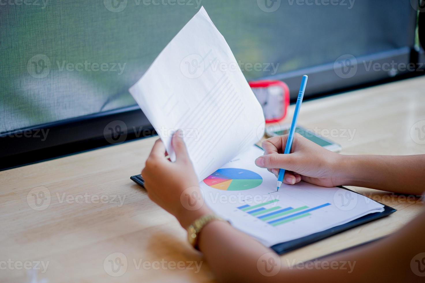 Hand and graph chart Business graph analysis of successful businessmen Business concept photo