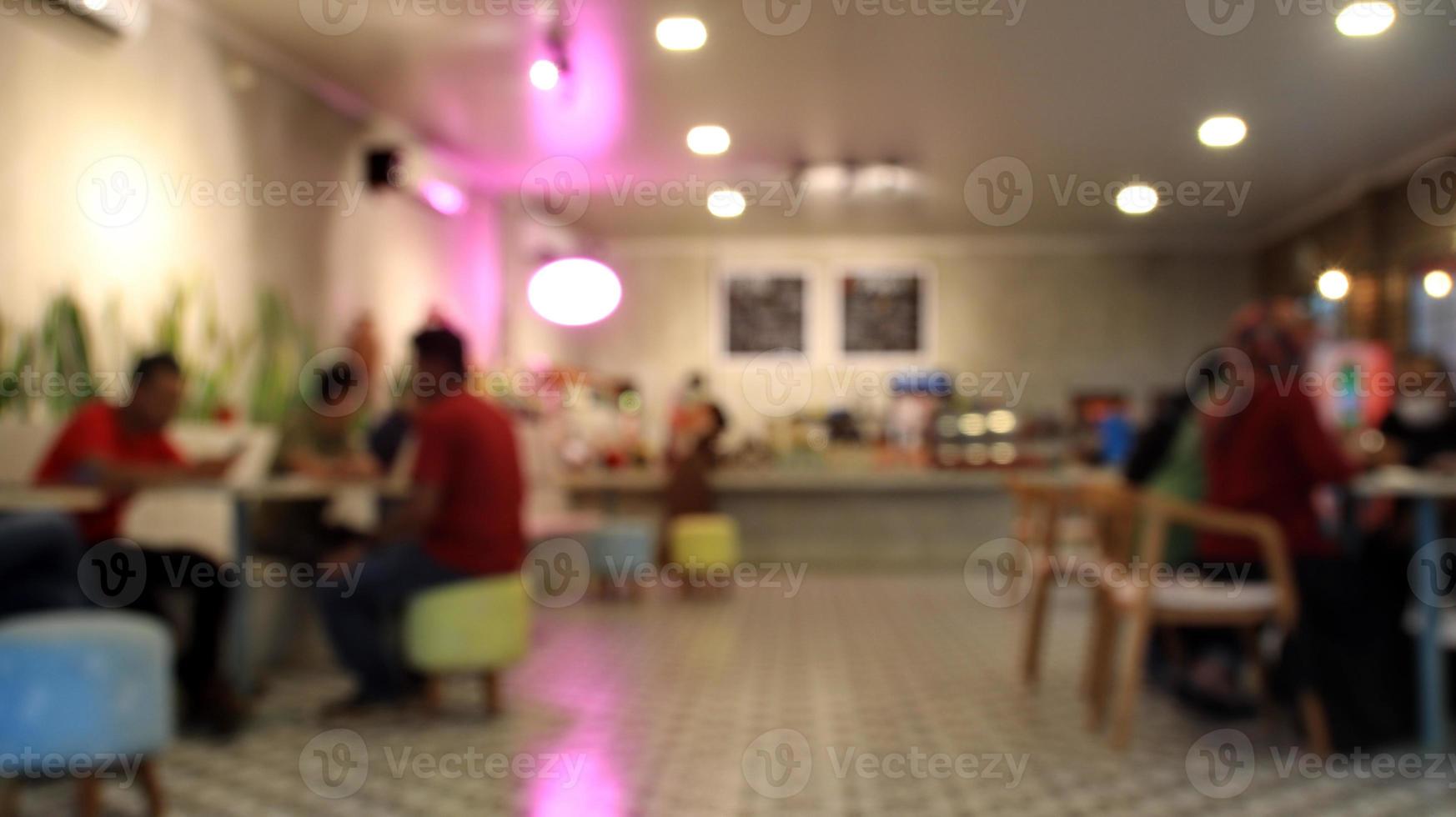 desenfoque de personas en la sala de catering buffet foto