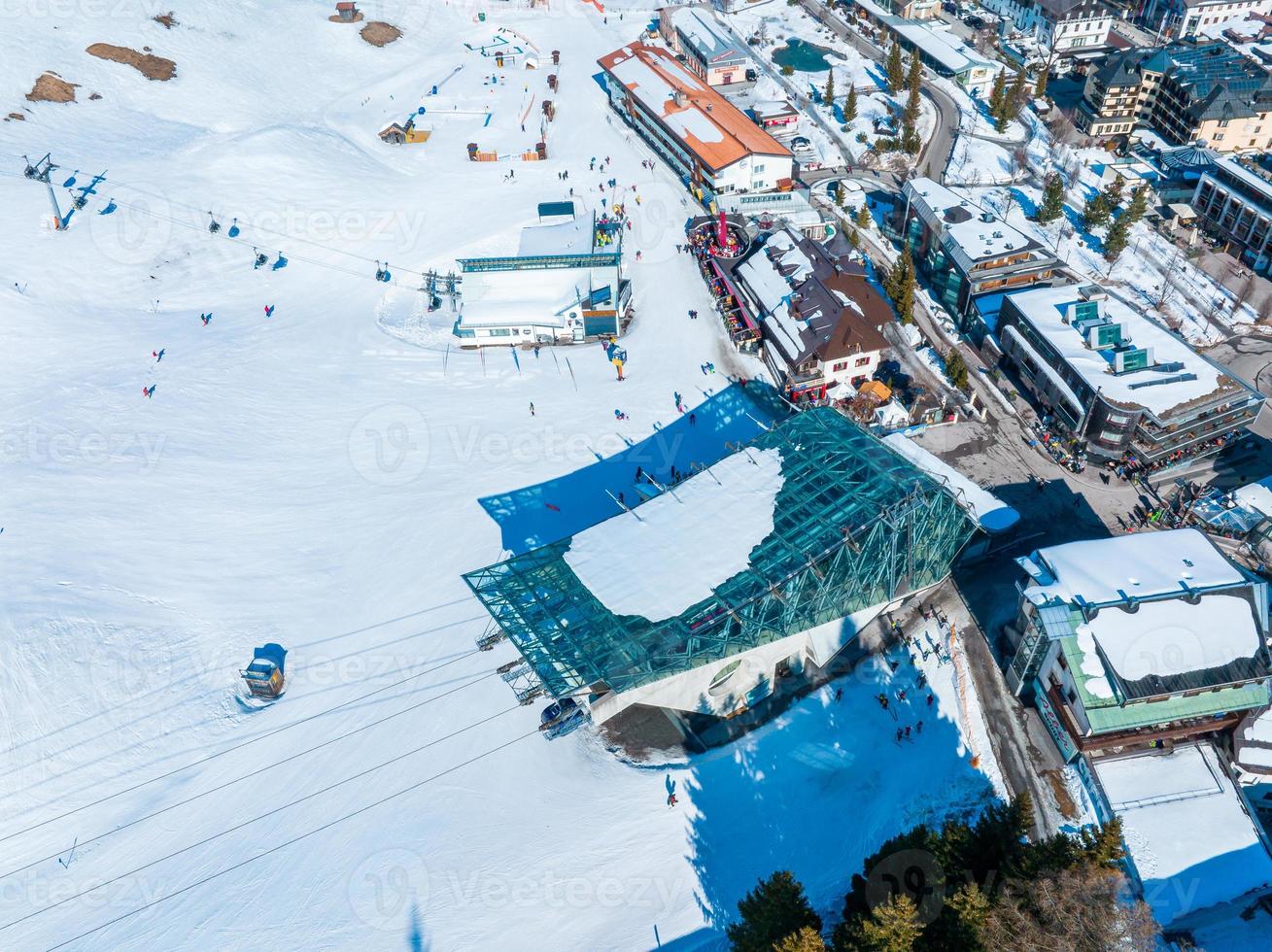 estación de esquí de la ciudad de st. anton am arlberg en austria foto