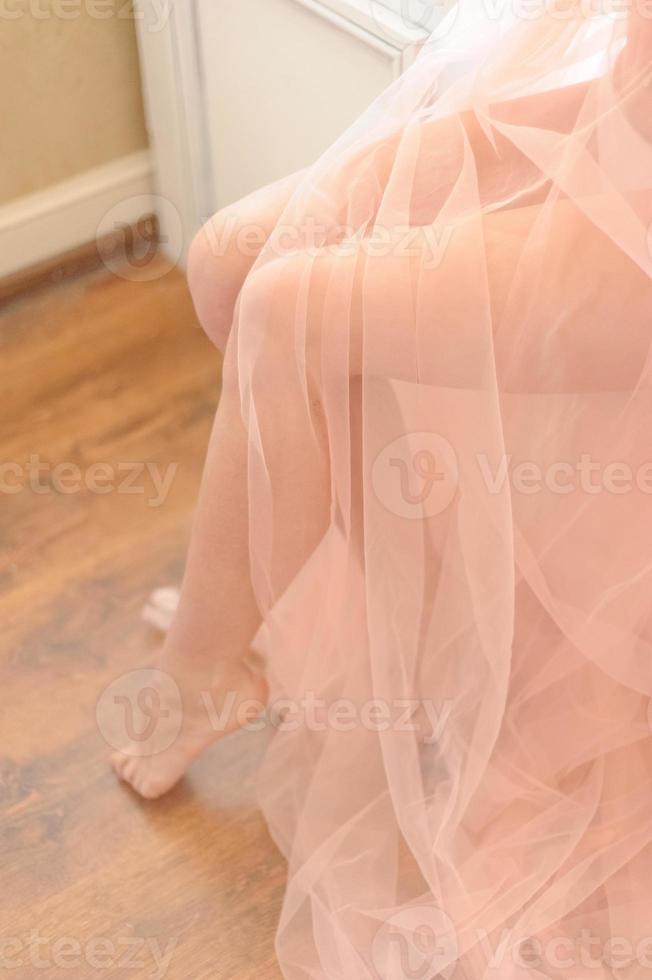 Feet of the bride in a boudoir dress photo