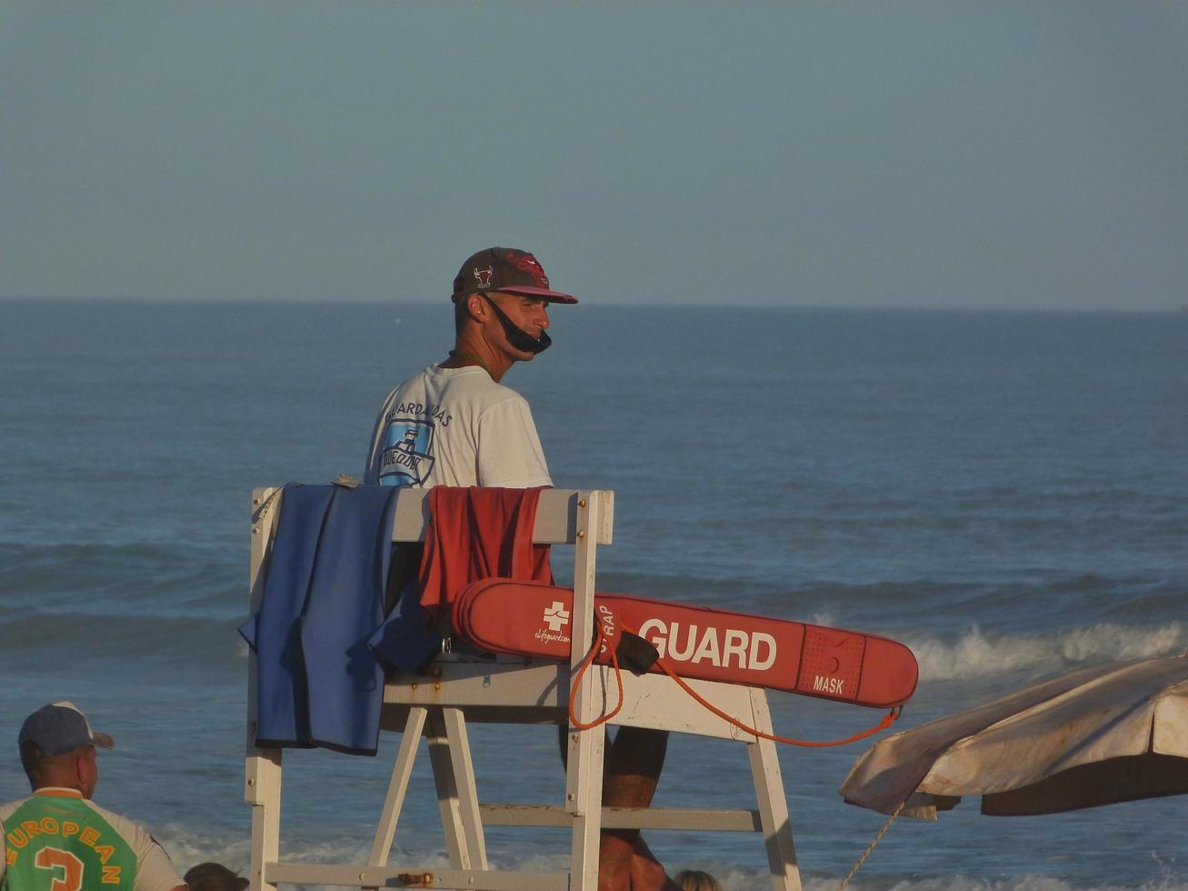 necochea, buenos aires, argentina, 2021-salvavidas en su puesto foto