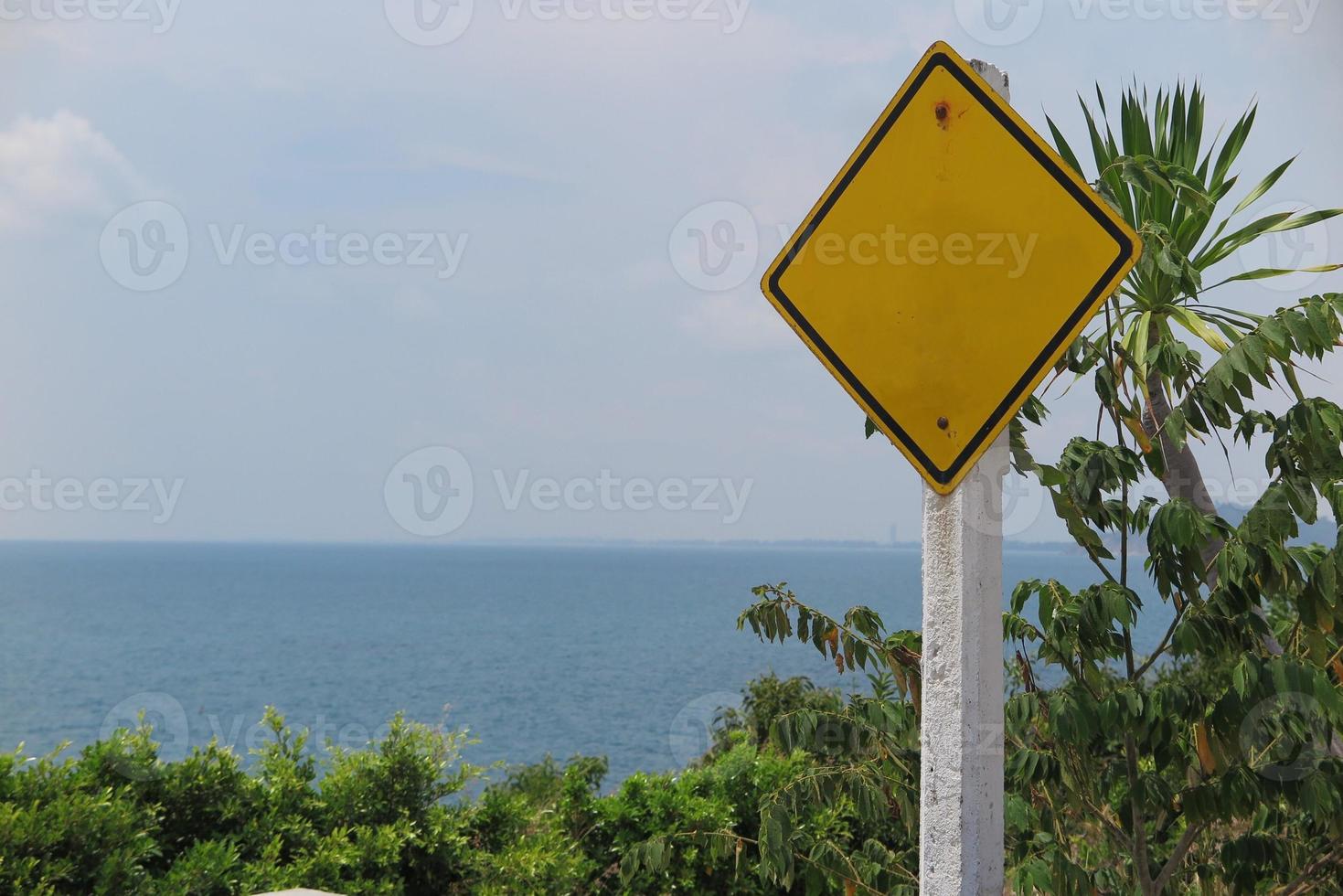 label and sea photo