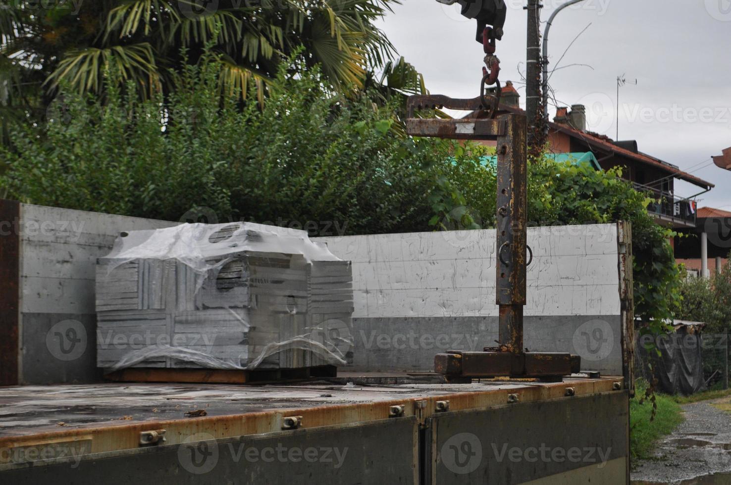 loading or unloading of stone tiles photo