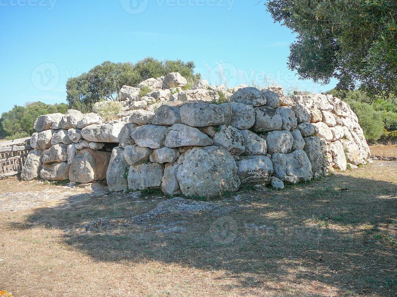 Cala Galdana ruins photo