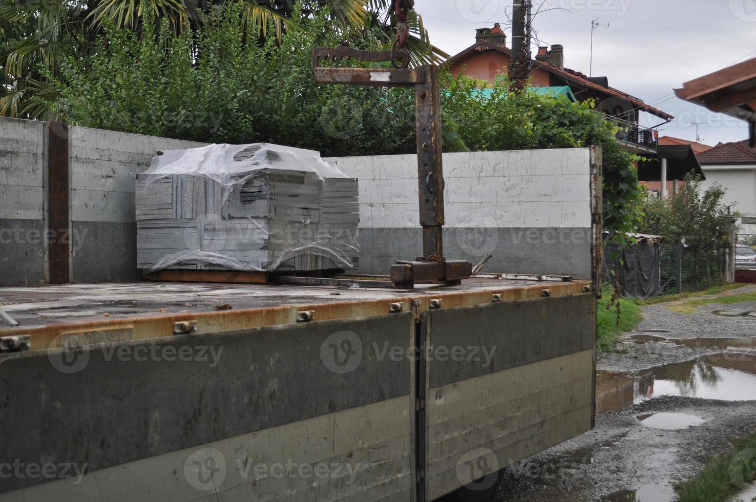 loading or unloading of stone tiles photo
