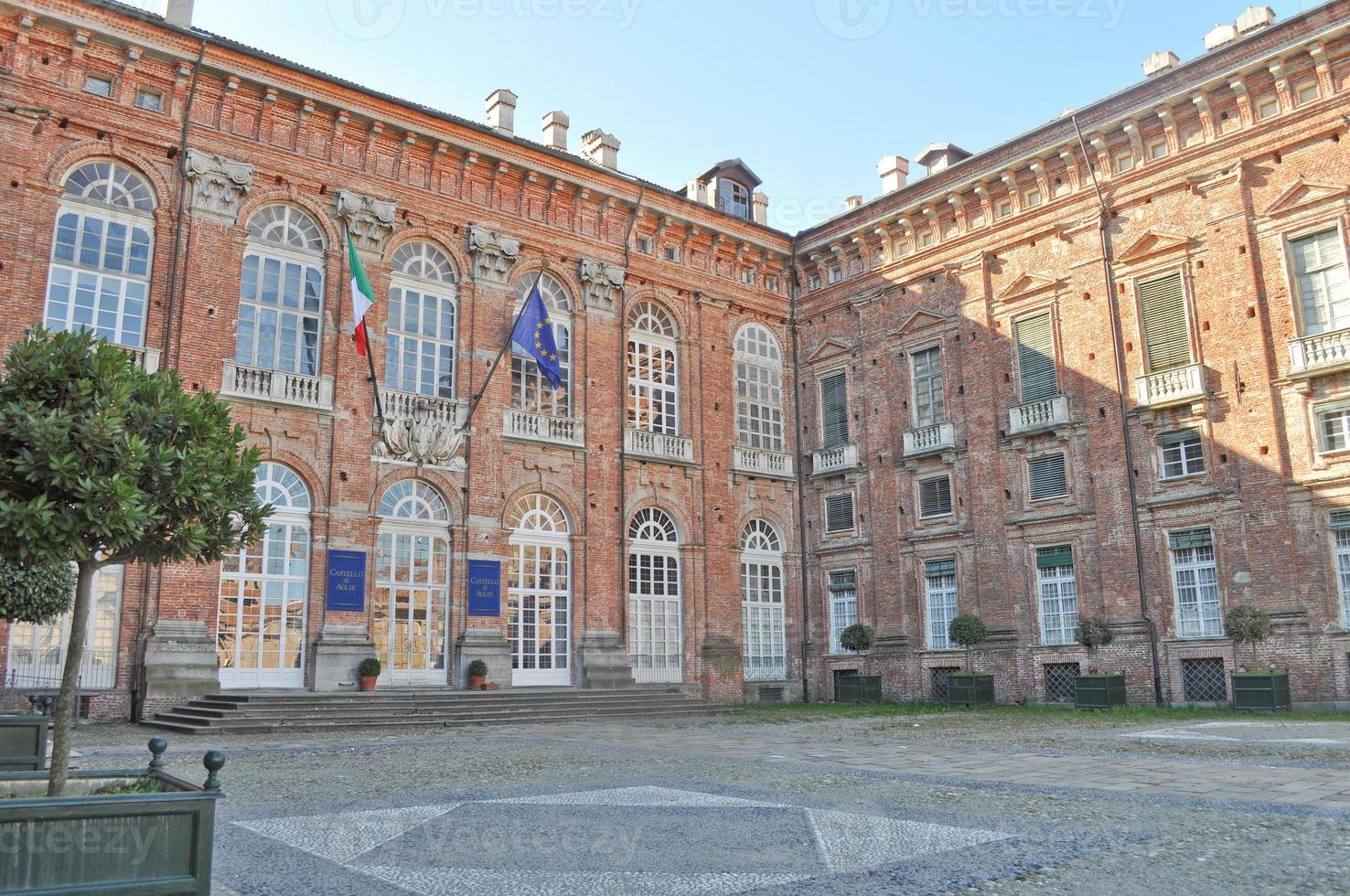 el castello ducale di aglie castillo de elisa di rivombrosa, de varios colores foto