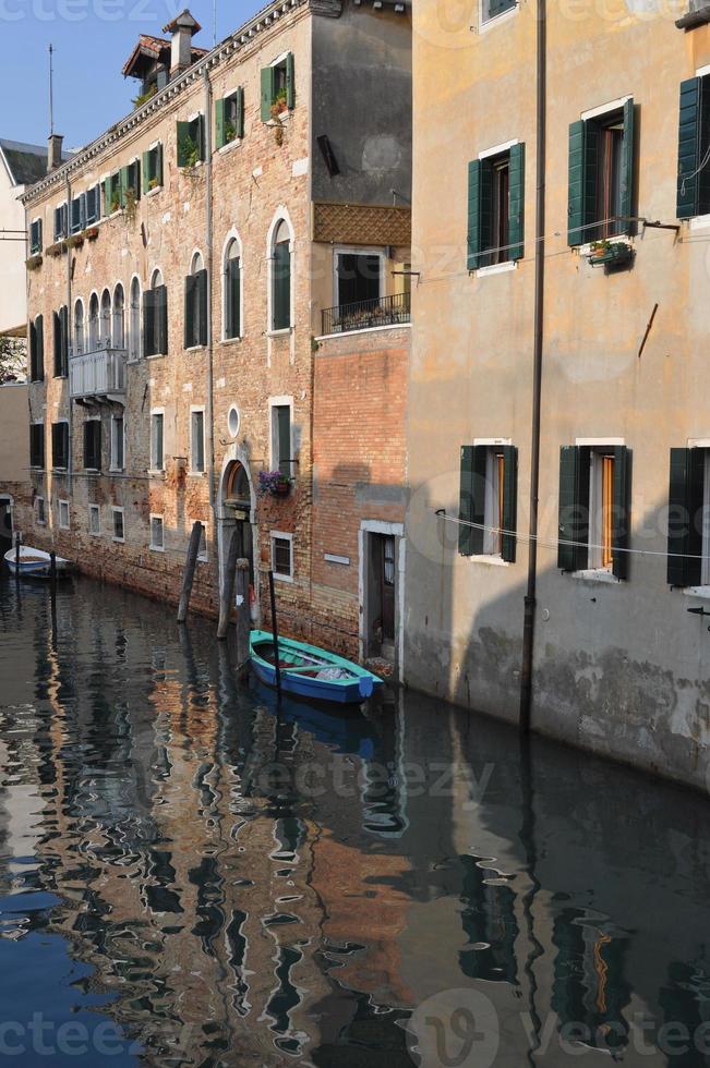 vista del canal en venecia foto