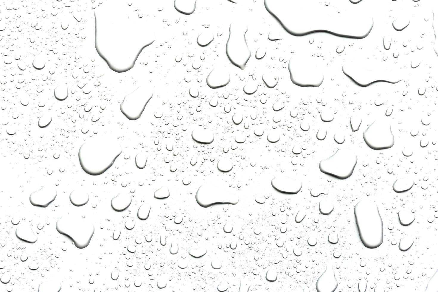 el concepto de gotas de agua sobre un fondo blanco foto