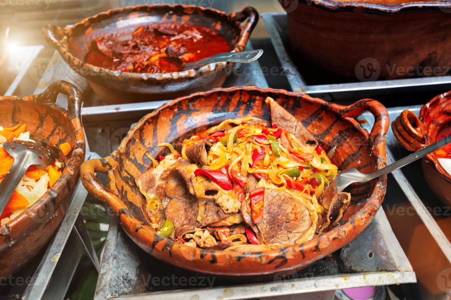 comida nacional mexicana en un moderno restaurante de coyoacán en méxico foto