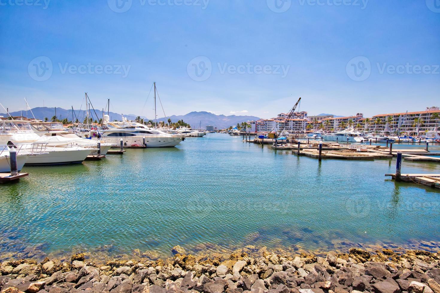 zona marina y club náutico en puerto vallarta foto