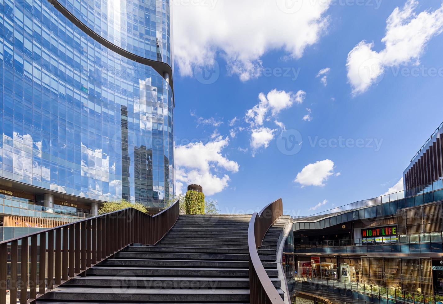 moderno centro financiero de zapopan con el moderno centro comercial andares, bancos, instituciones financieras y restaurantes foto