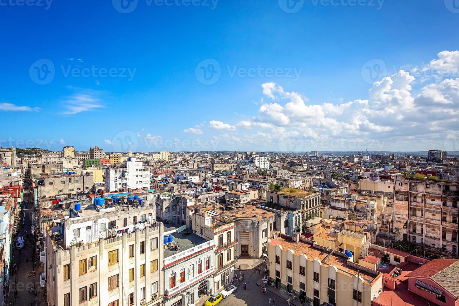 vista panorámica de una vieja habana y coloridas calles de la vieja habana en el centro histórico de la ciudad la habana vieja foto