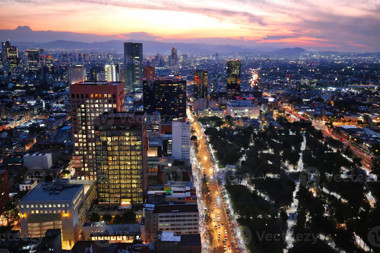 vista panorámica de la ciudad de méxico desde la plataforma de observación foto