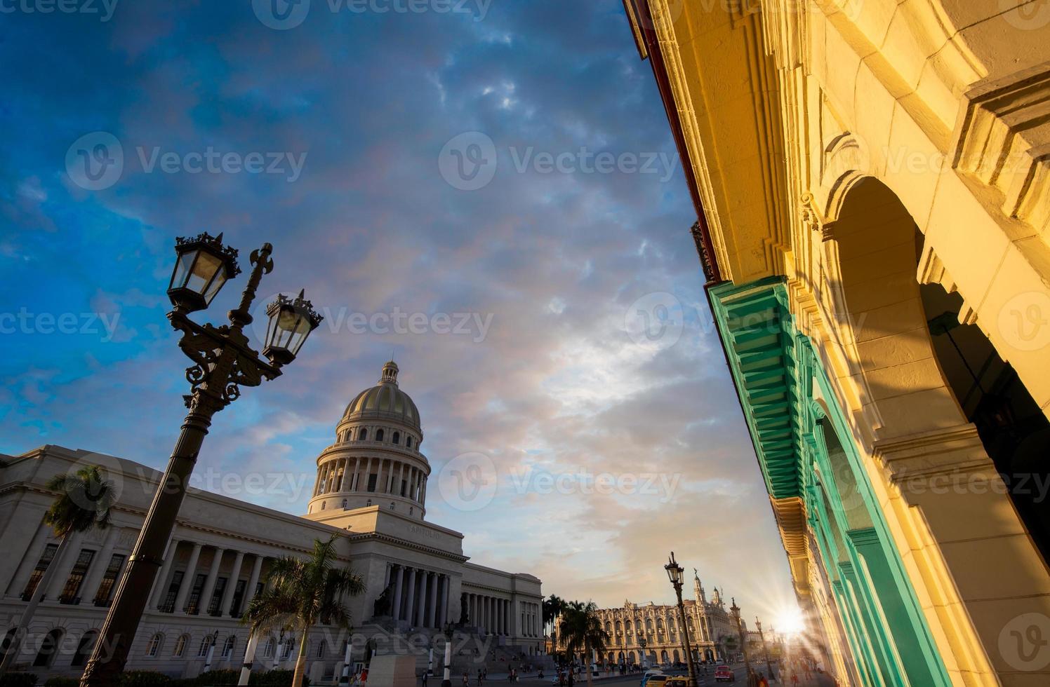 edificio del capitolio nacional capitolio nacional de la habana un edificio público y uno de los sitios más visitados por los turistas en la habana foto