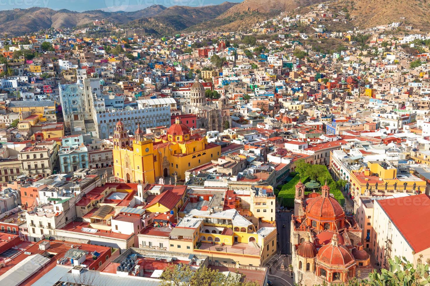 vista panorámica de guanajuato desde un mirador panorámico de la ciudad cerca del monumento pipila foto