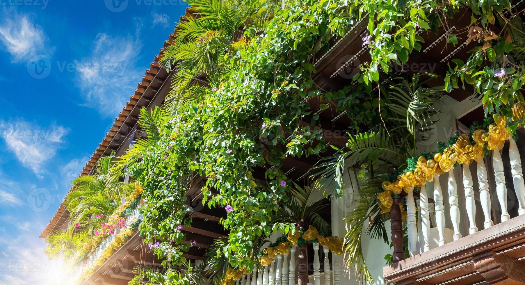 famosa ciudad amurallada colonial de cartagena, cuidad amurrallada, y sus coloridos edificios en el centro histórico de la ciudad, designado patrimonio de la humanidad por la unesco foto