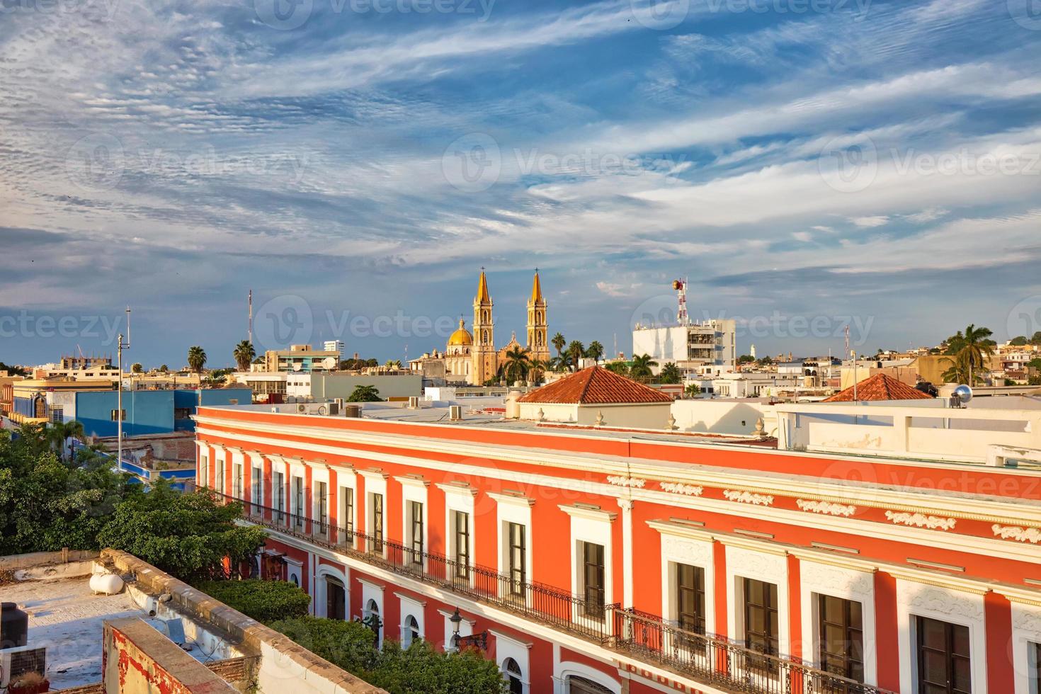 vista panorámica de la ciudad vieja de mazatlán, méxico foto
