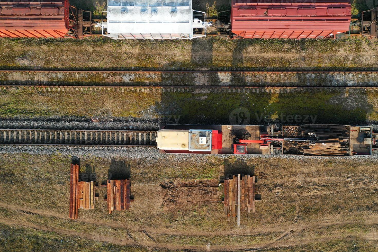 mantenimiento y reparación de la vista del ferrocarril desde arriba con drones foto