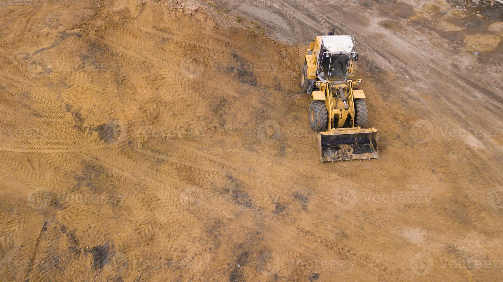 loader in the quarry photo from above