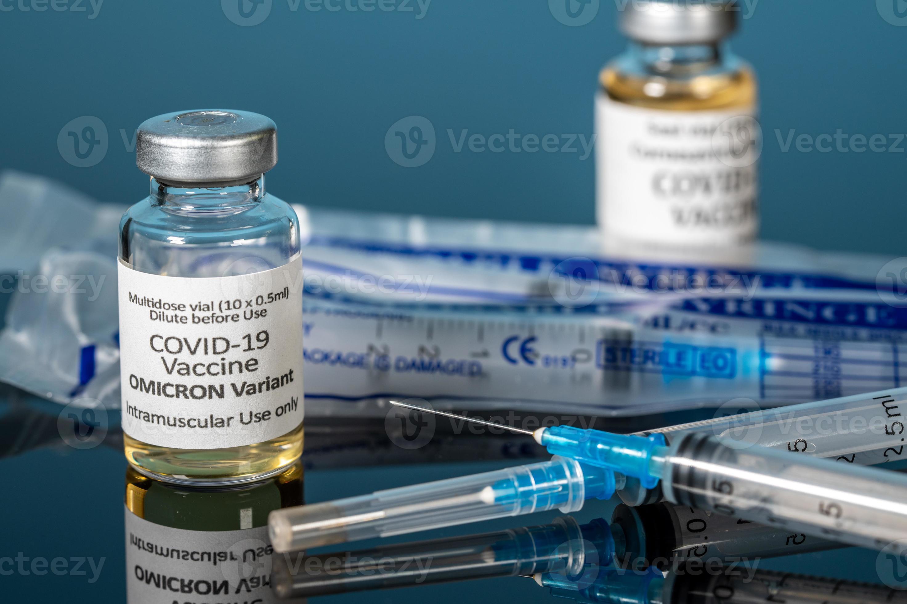 primer plano de la botella de la nueva vacuna covid-19 para la variante omicron foto