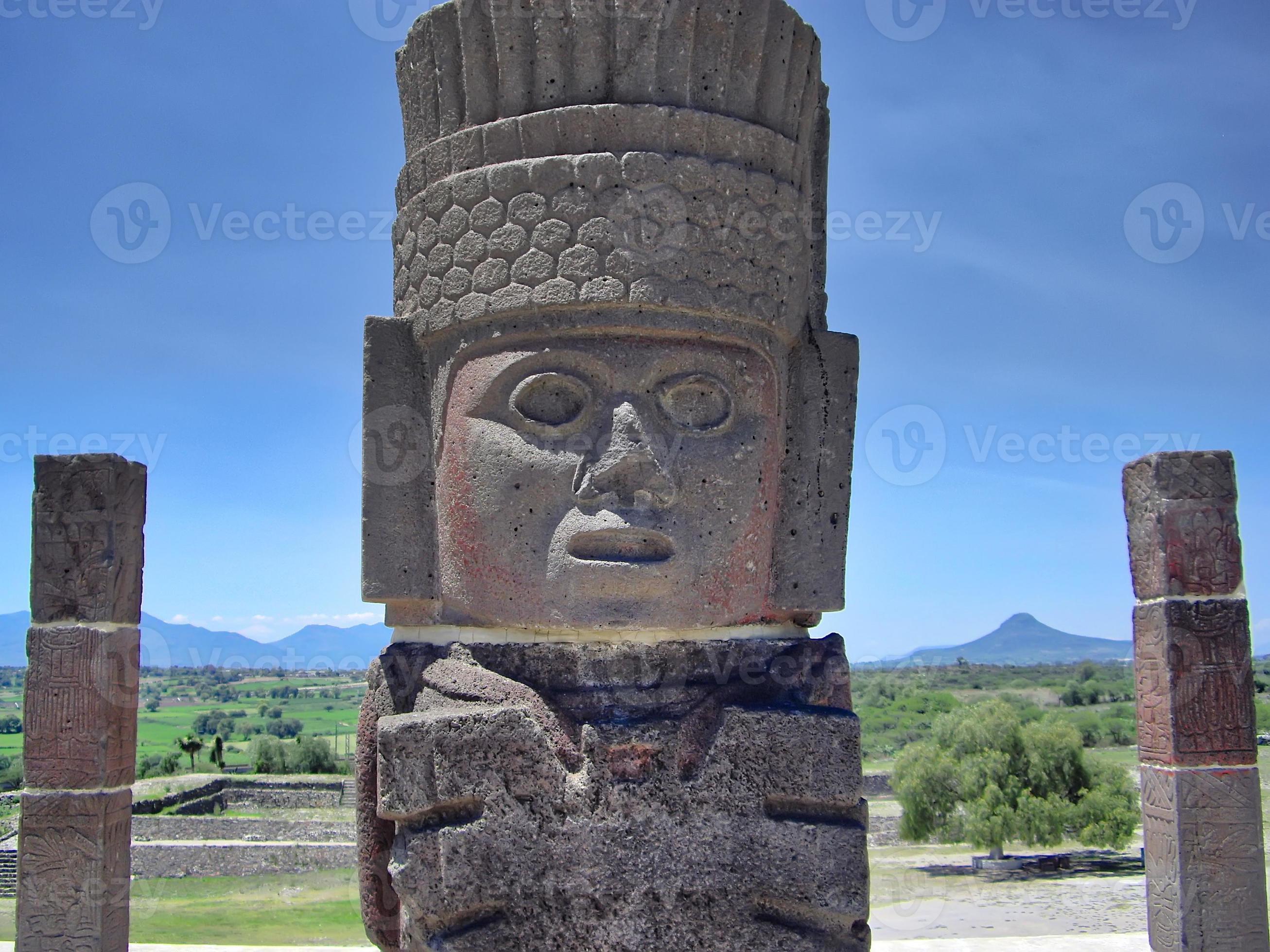Famous Tula pyramids and statues in Mexico 6905604 Stock Photo at Vecteezy