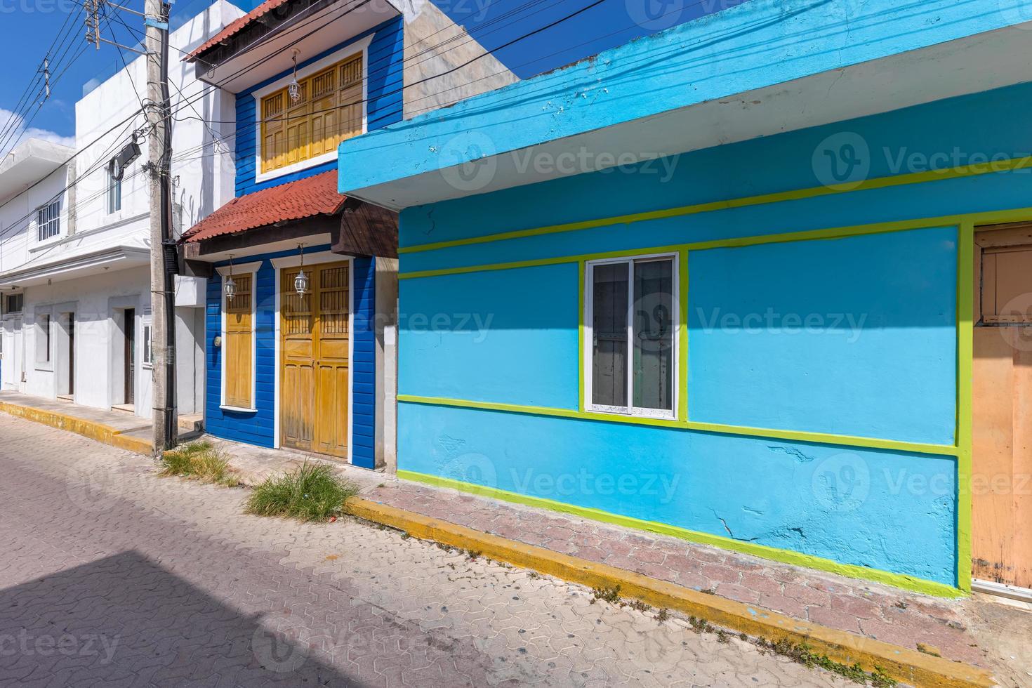 coloridas calles y pintorescas playas de la isla isla mujeres ubicadas al otro lado del golfo de méxico, a un corto viaje en ferry desde cancún foto