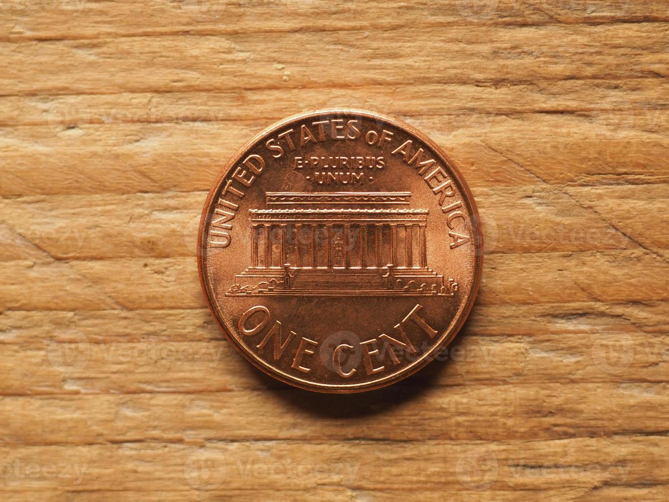 1 cent coin, reverse side showing Lincoln memorial, currency of photo