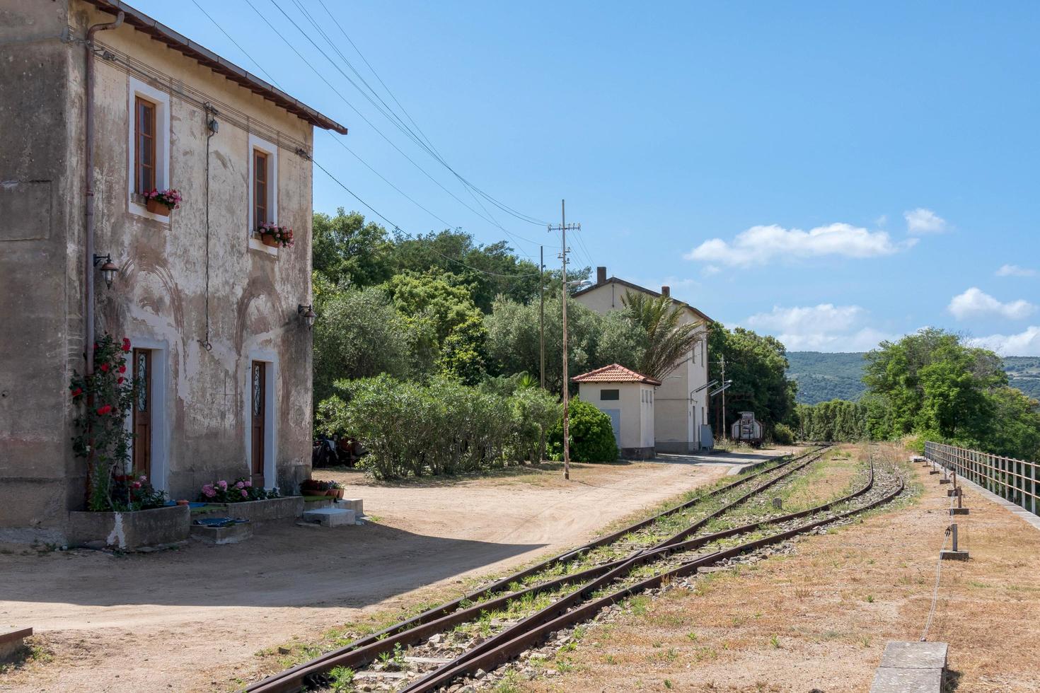 Lu Lioni, Cerdeña, Italia, 2015. estación de tren en desuso en Lu Lioni en Cerdeña foto