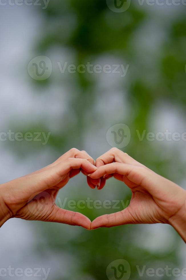 forma de corazón hecha a mano para los seres queridos en el día del amor día del amor foto