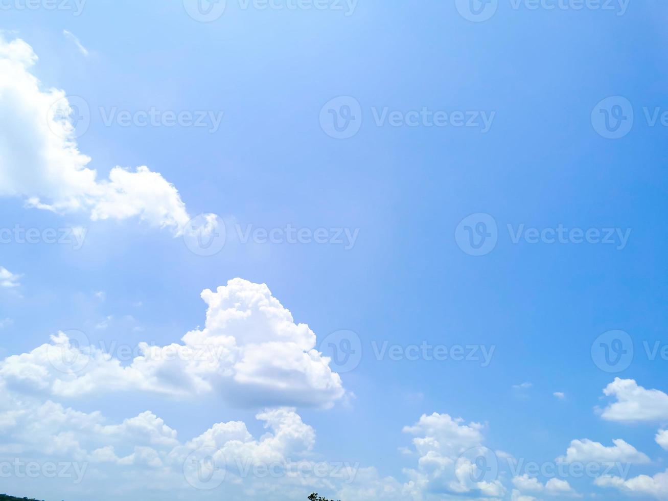 nube cielo nubes azul durante el día espacio libre foto