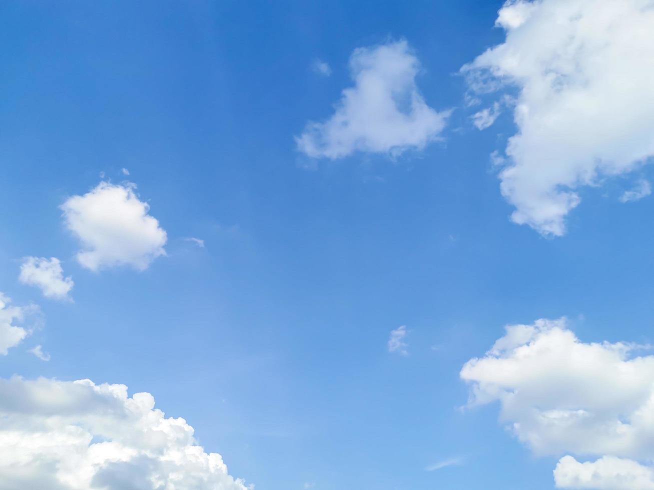 nube cielo nubes azul durante el día espacio libre foto