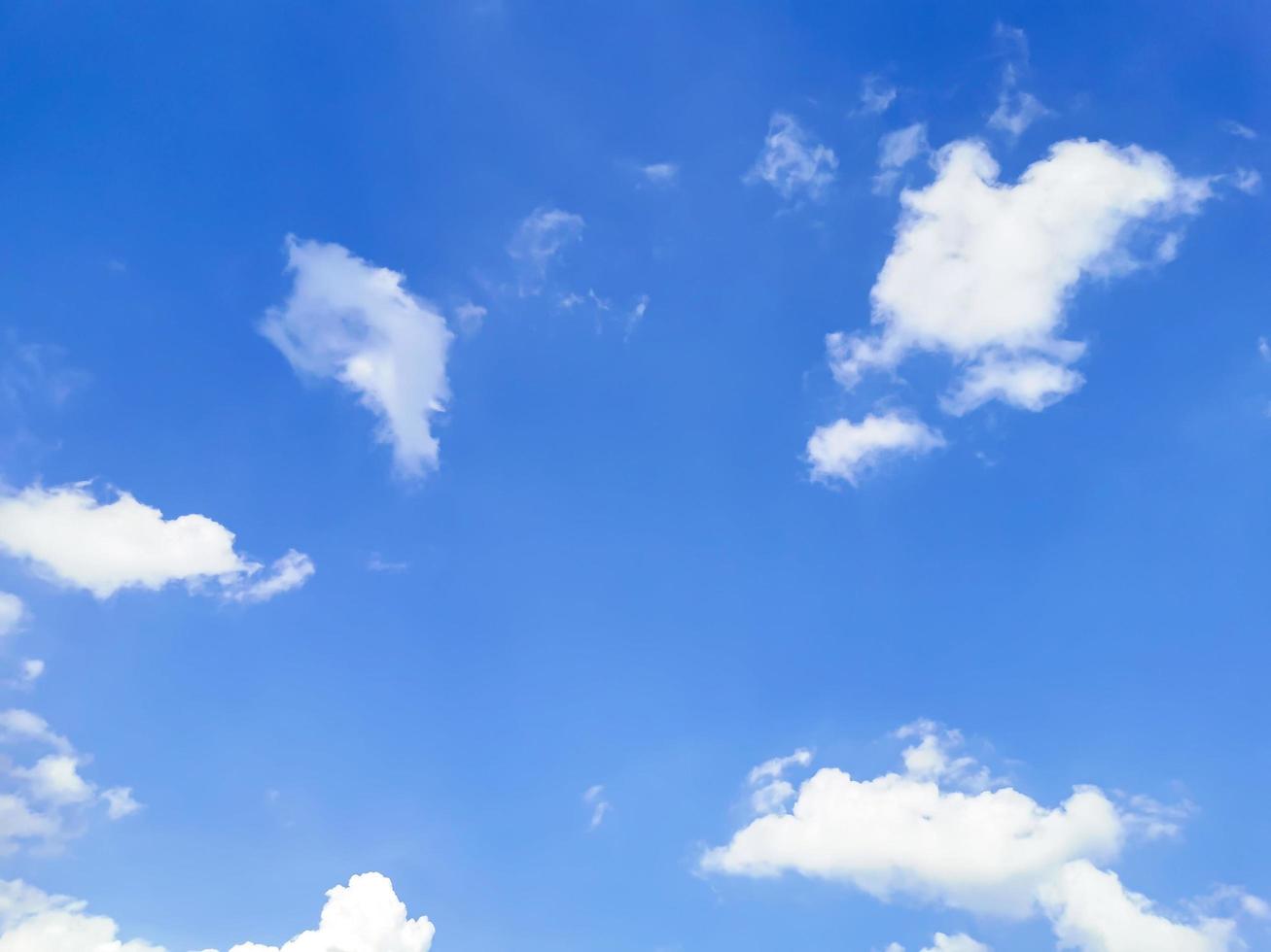 nube cielo nubes azul durante el día espacio libre foto