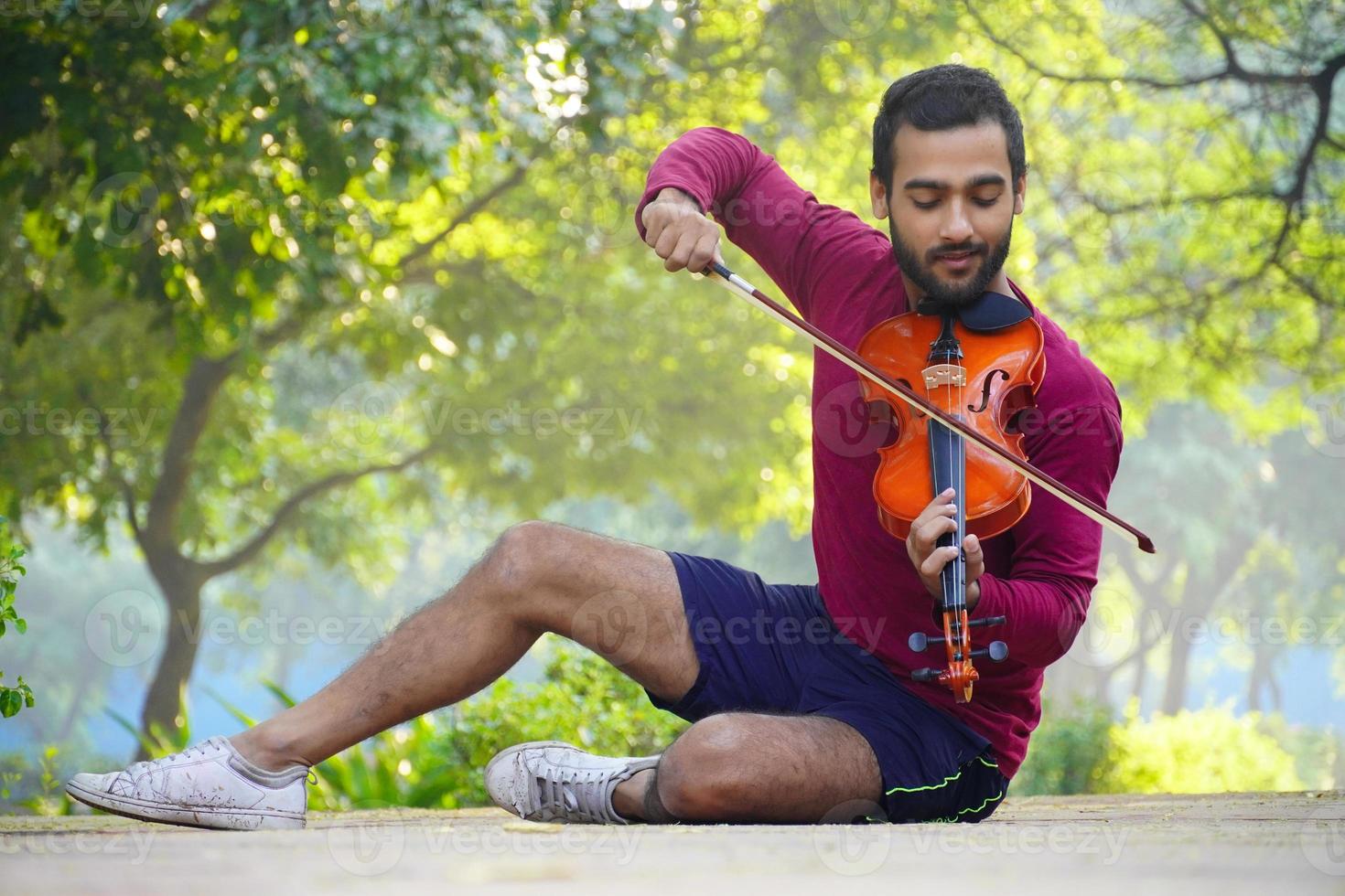 violinista imágenes música y concepto de tono musical. imagenes de hombre musico foto