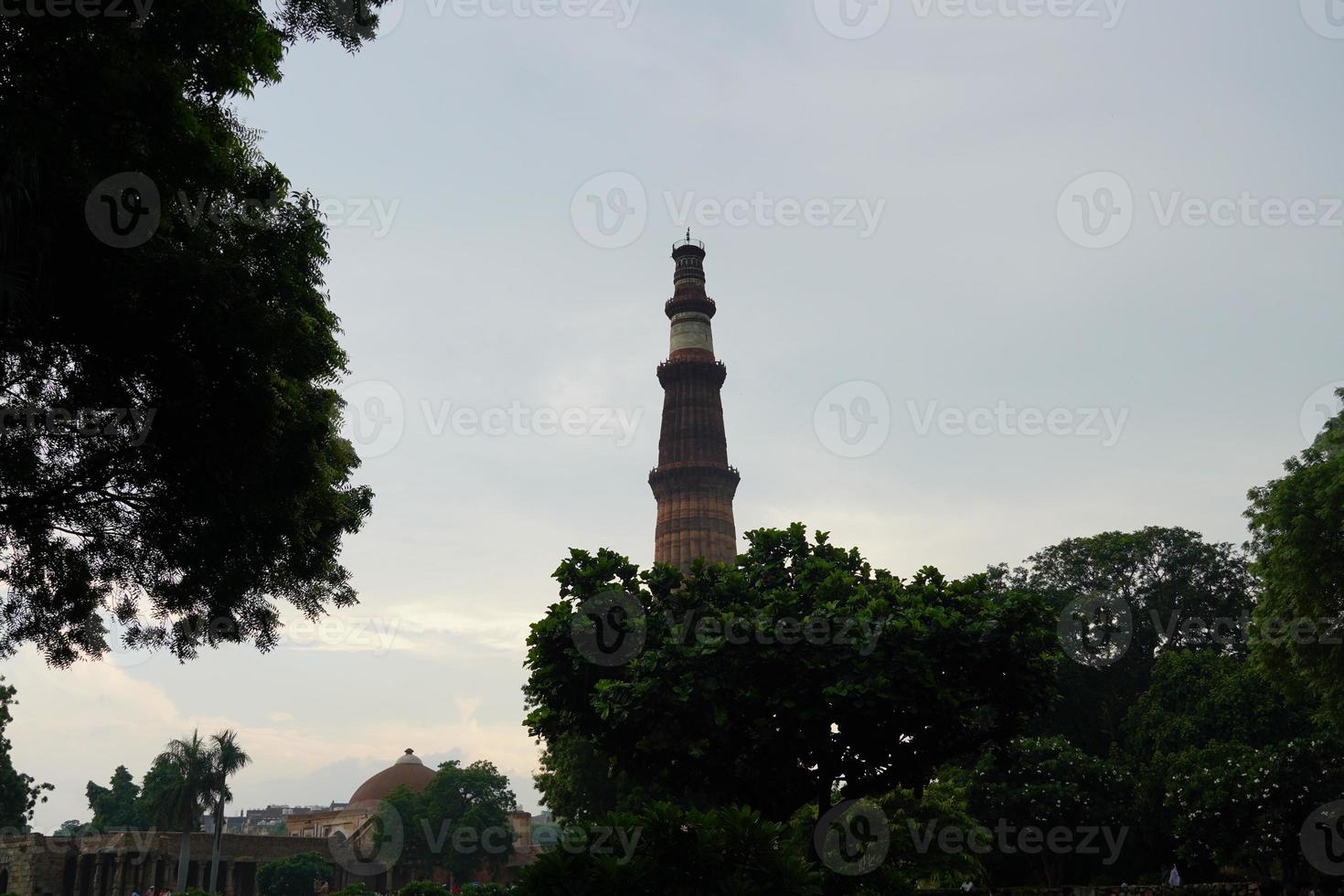 imagen de qutub minar- qutab minar road, delhi foto