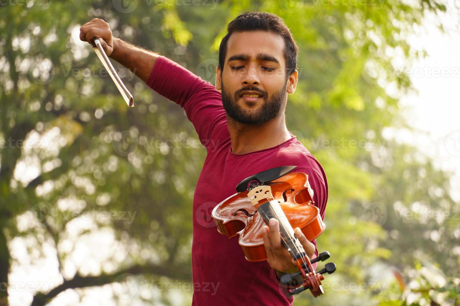 violinista imágenes música y concepto de tono musical. imagenes de hombre musico foto