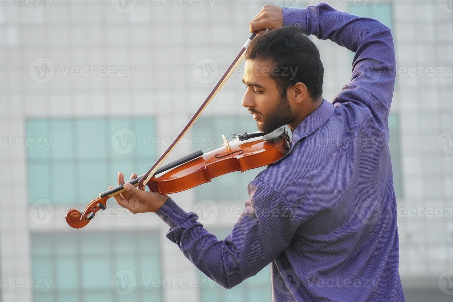 violinista imágenes música y concepto de tono musical. imagenes de hombre musico foto