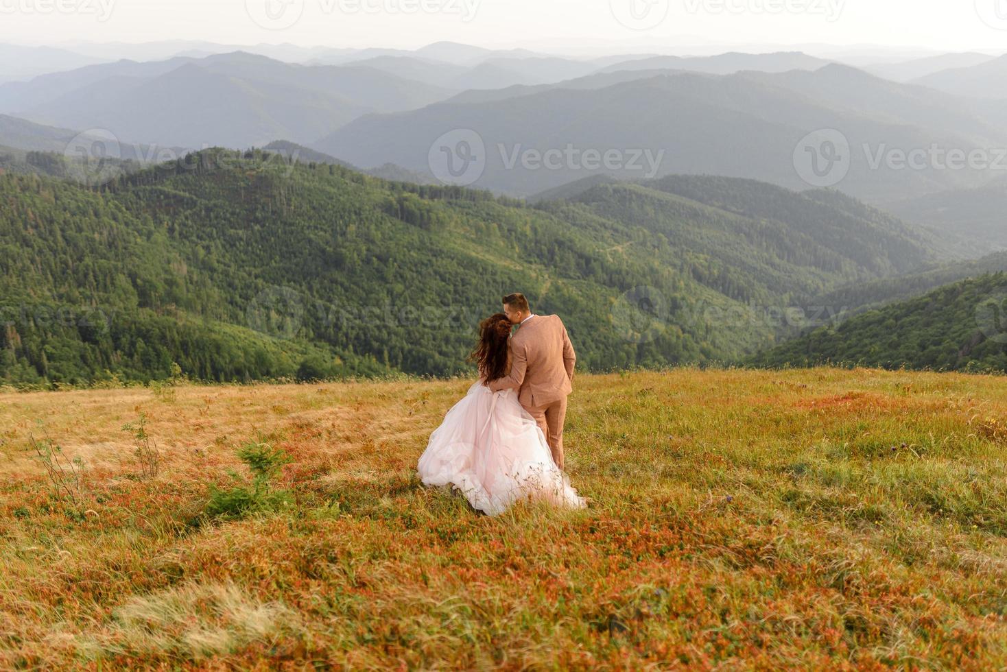 bride and groom. Photo shoot in the mountains.