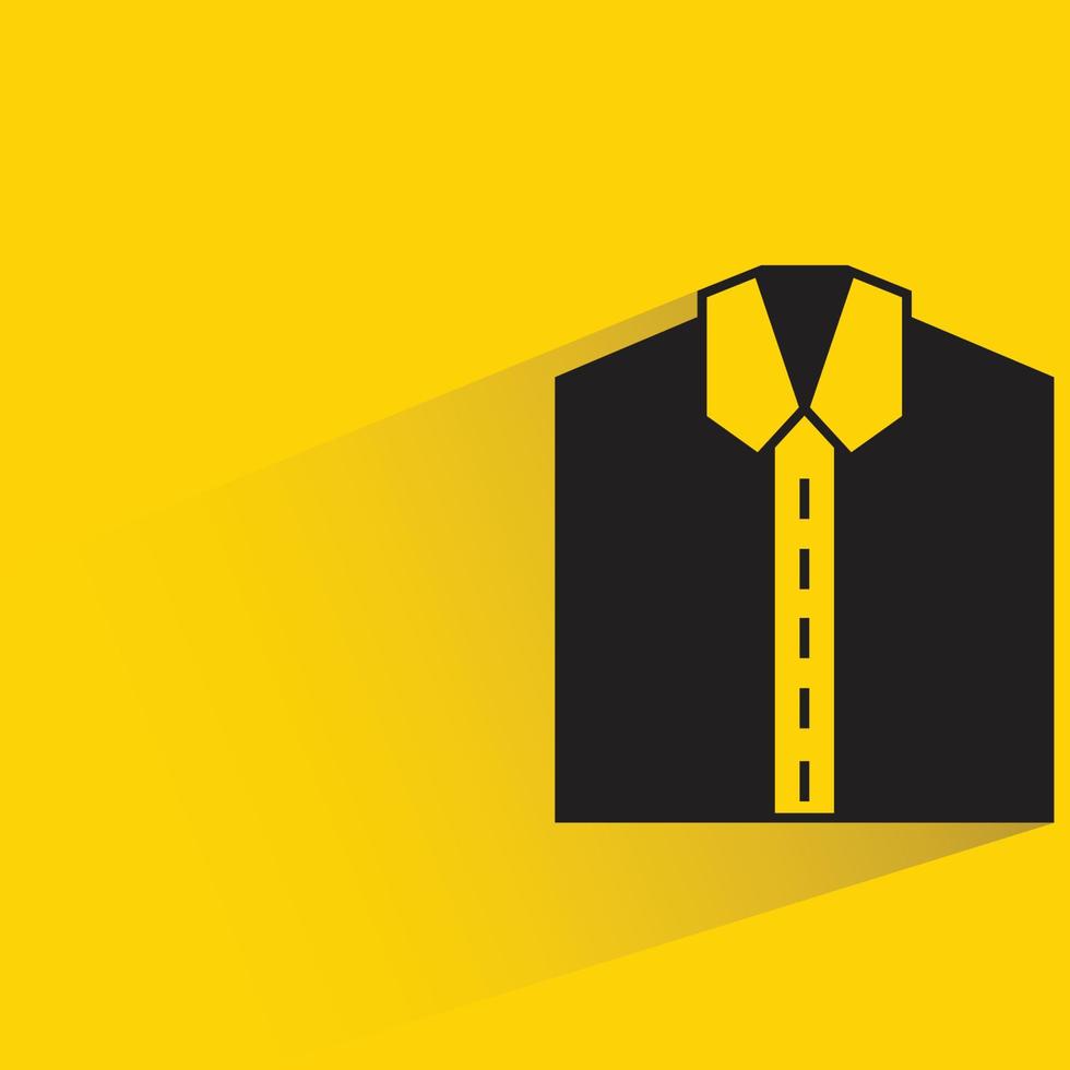 camisa en la ilustración de fondo amarillo vector