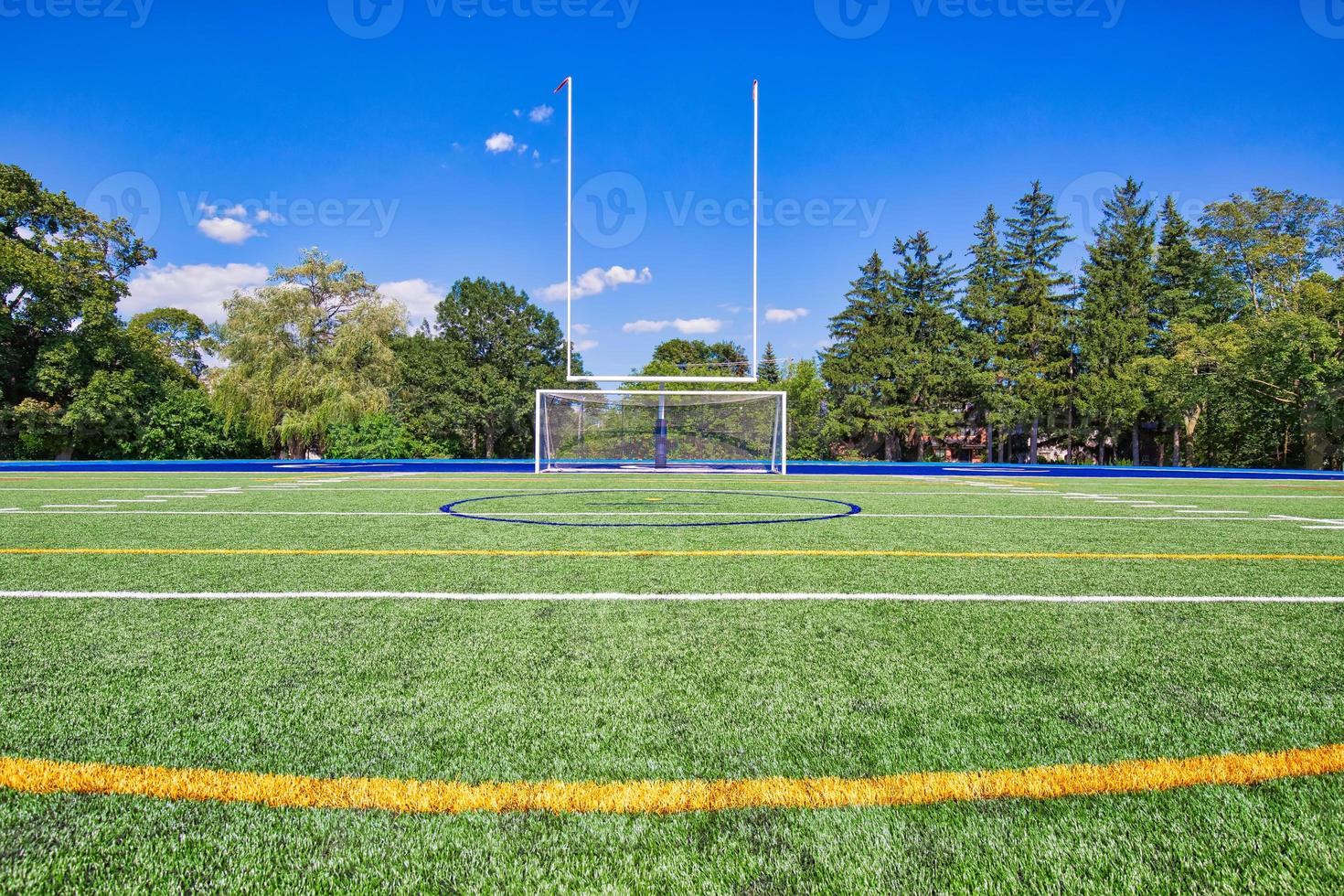 estadio de fútbol y campo de entrenamiento en el campus universitario foto