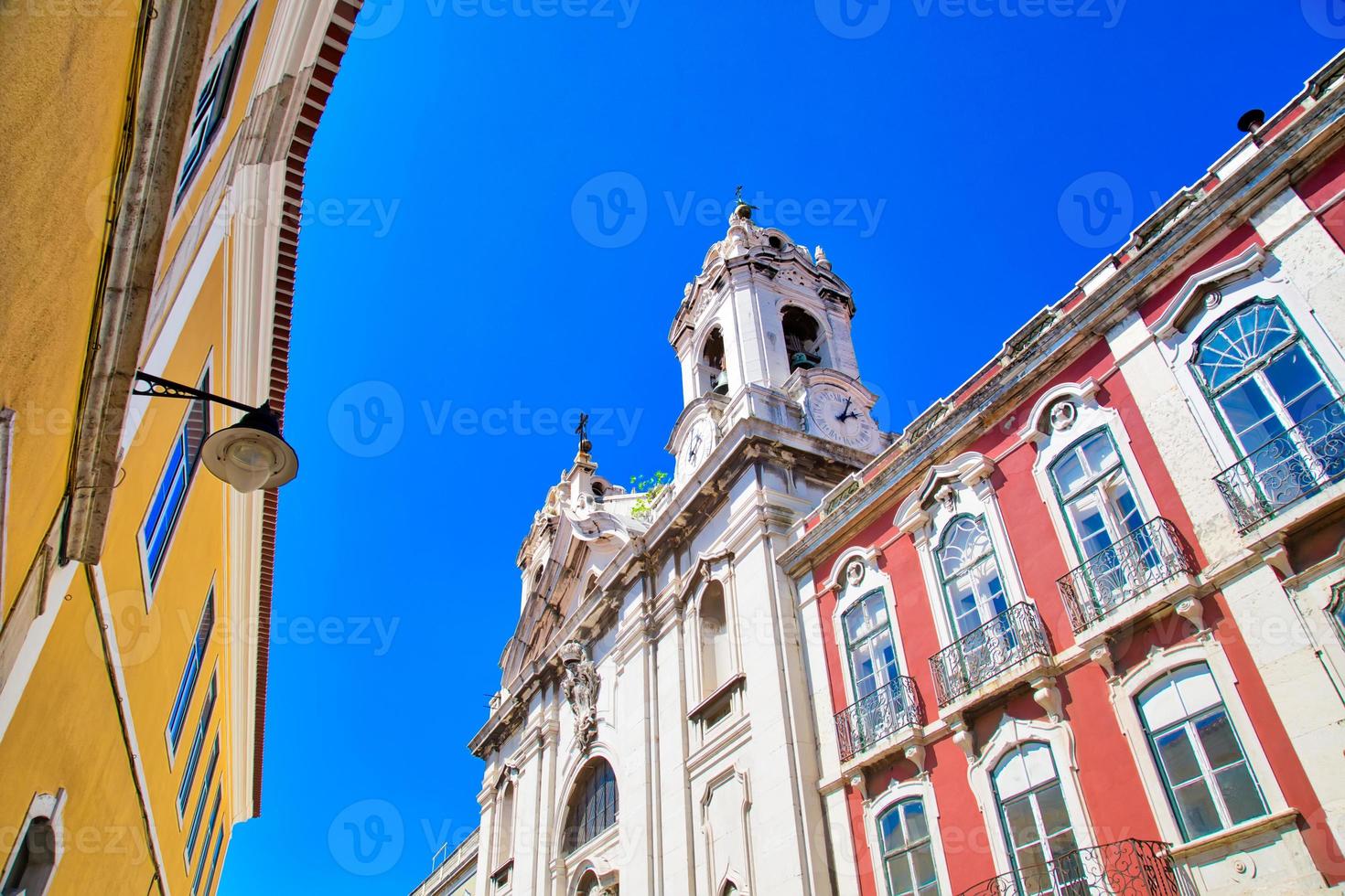 coloridos edificios del centro histórico de lisboa foto