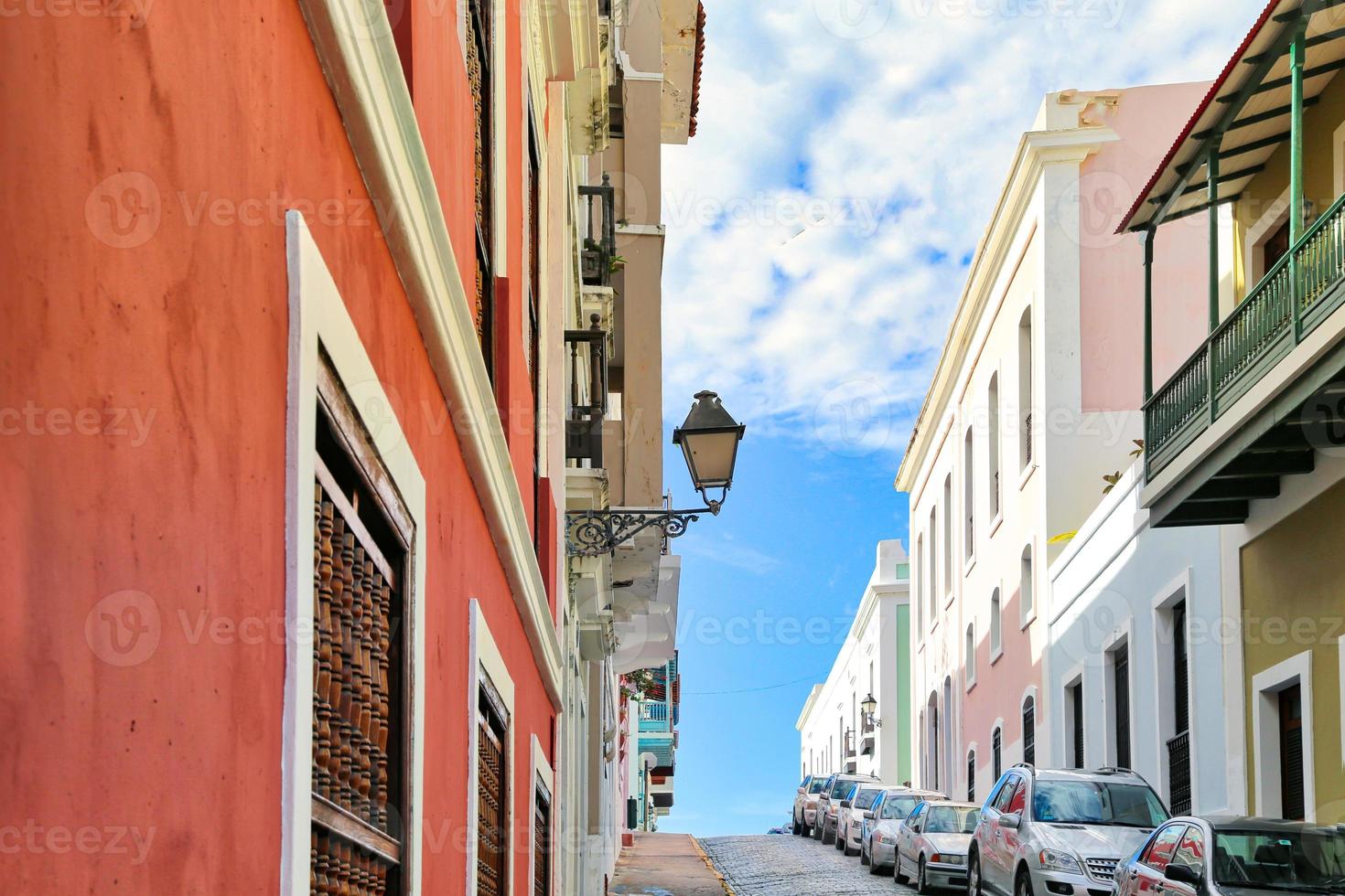 calles de san juan en un día soleado foto