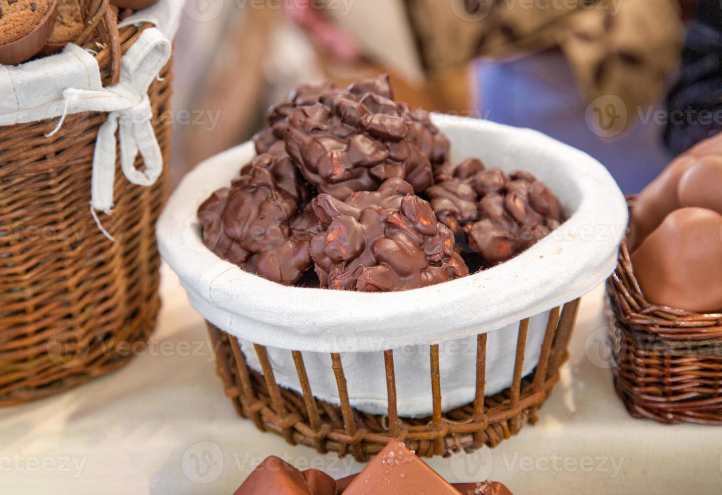 famoso mercadillo de barcelona que vende chocolate y dulces en las ramblas foto