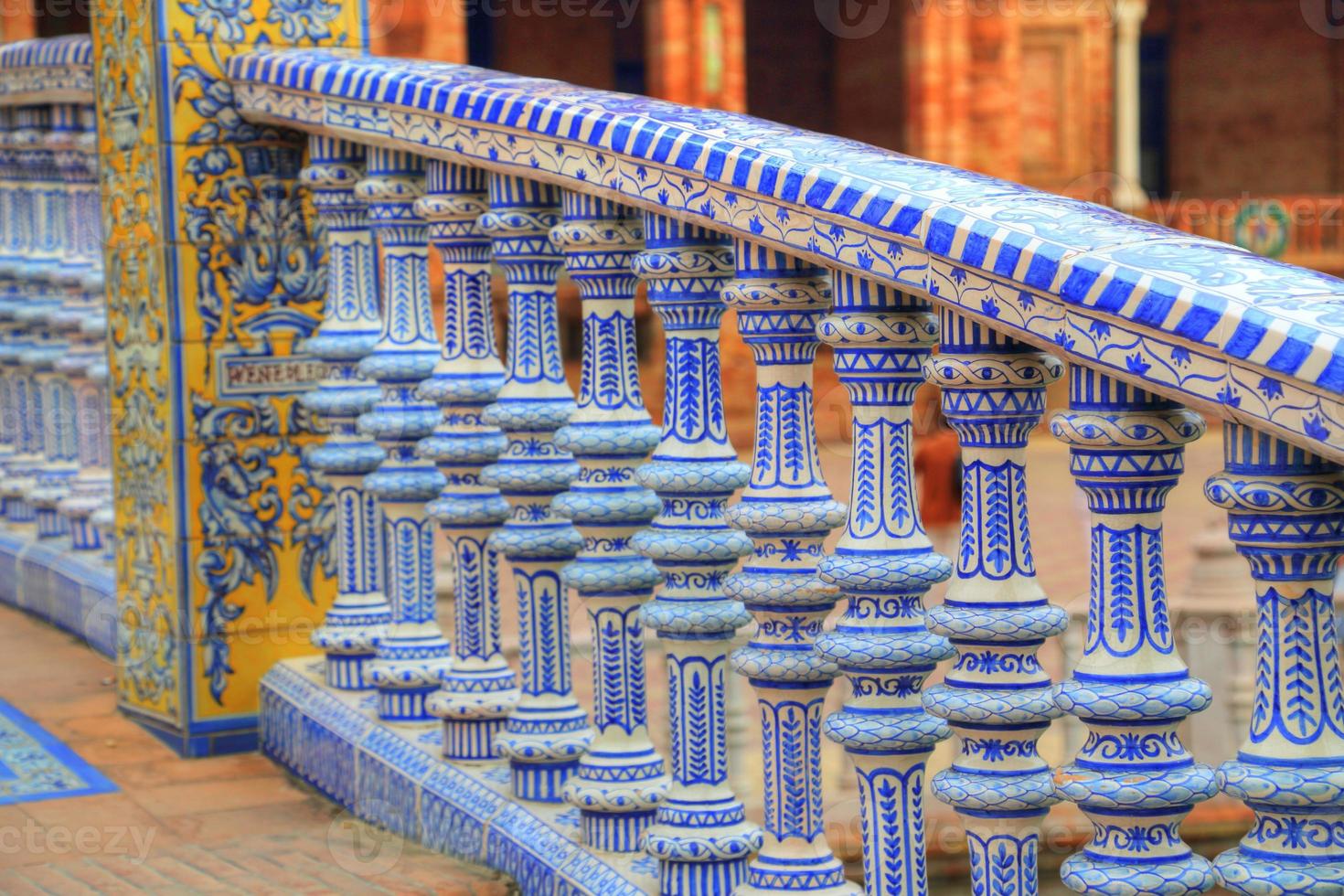 plaza de espana, sevilla, detalles arquitectonicos y ornamentos foto